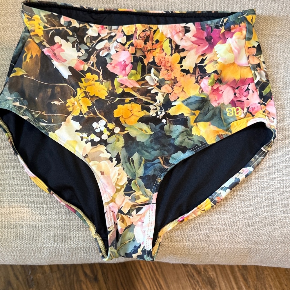 Albion Rosalia Ruched High-Waisted Bottoms